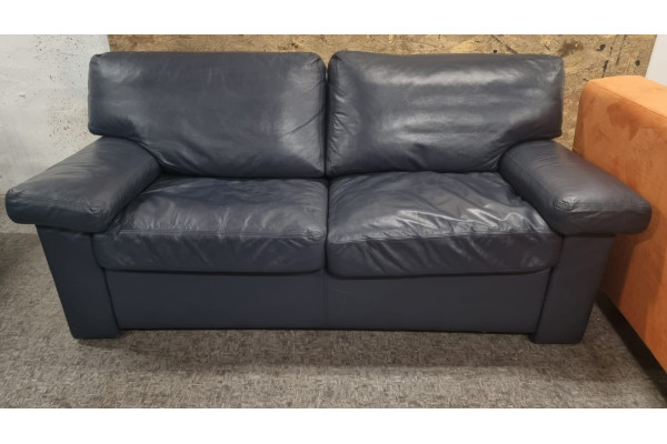 Taisns izvelkamais Ādas dīvāns  (Pufs + 50 eur)